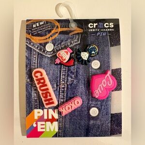 New Original Jibbitz Crocs Charm Pin: Crush Love Xoxo Valentine Pink 5 Pack